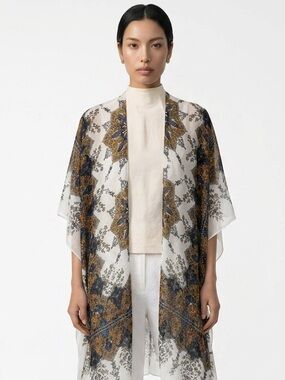 WOVEN HEART | Medallion Floral Print Kimono Wrap White, Navy & Gold Women’s OSFM